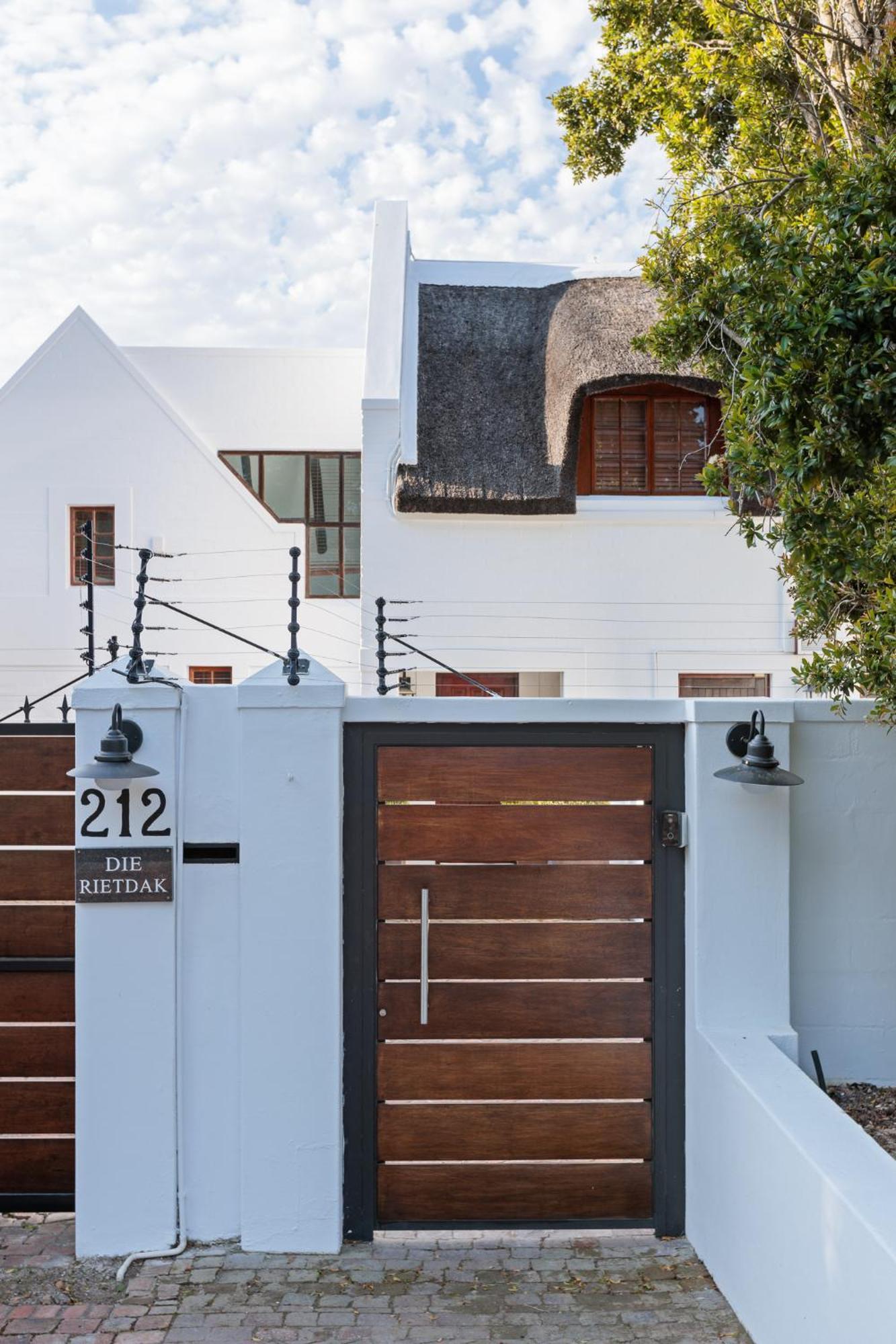 Die Rietdak - Reetdachhaus Mit Vier Schlafzimmern Cape Town Dış mekan fotoğraf