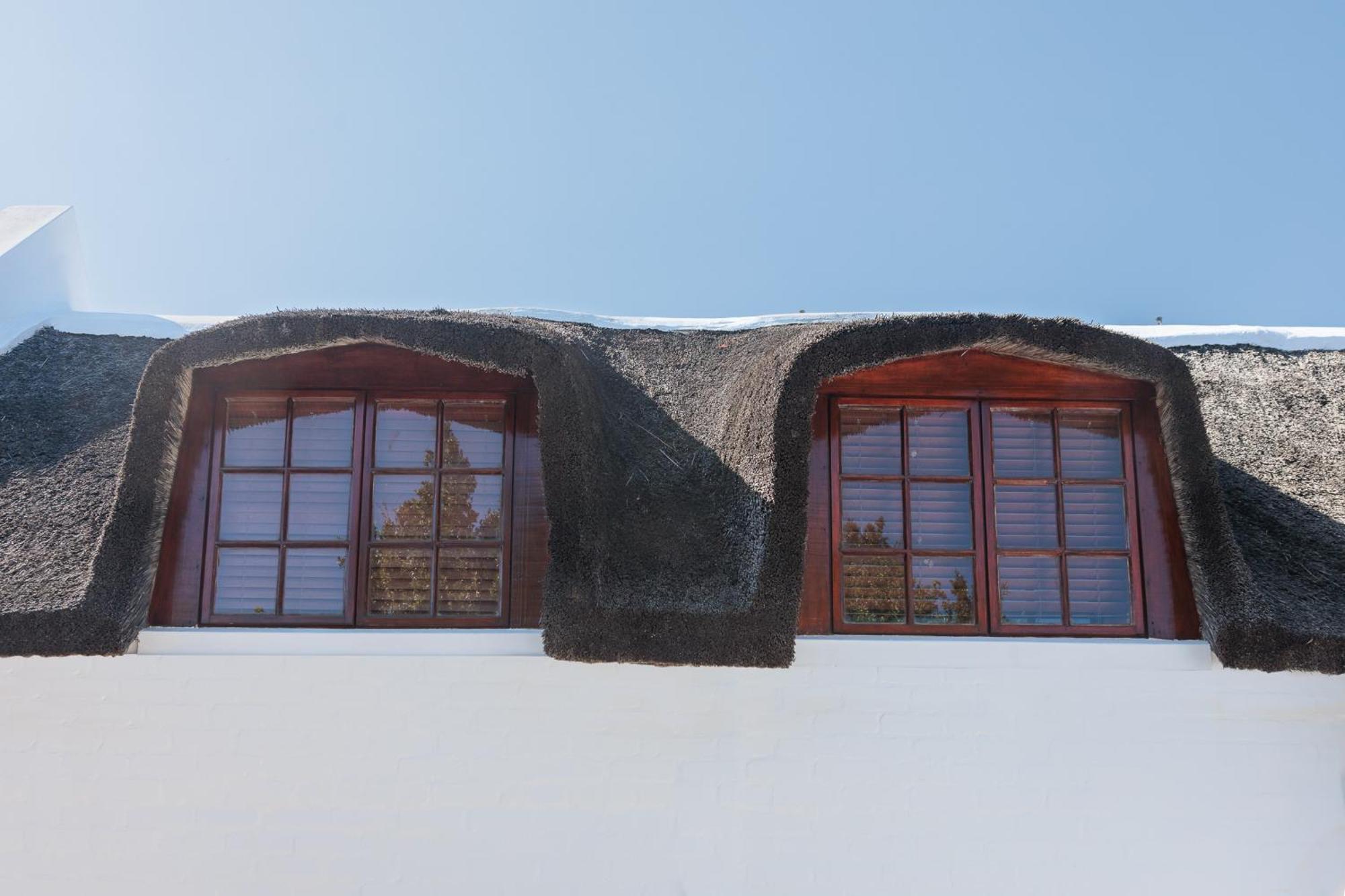 Die Rietdak - Reetdachhaus Mit Vier Schlafzimmern Cape Town Dış mekan fotoğraf
