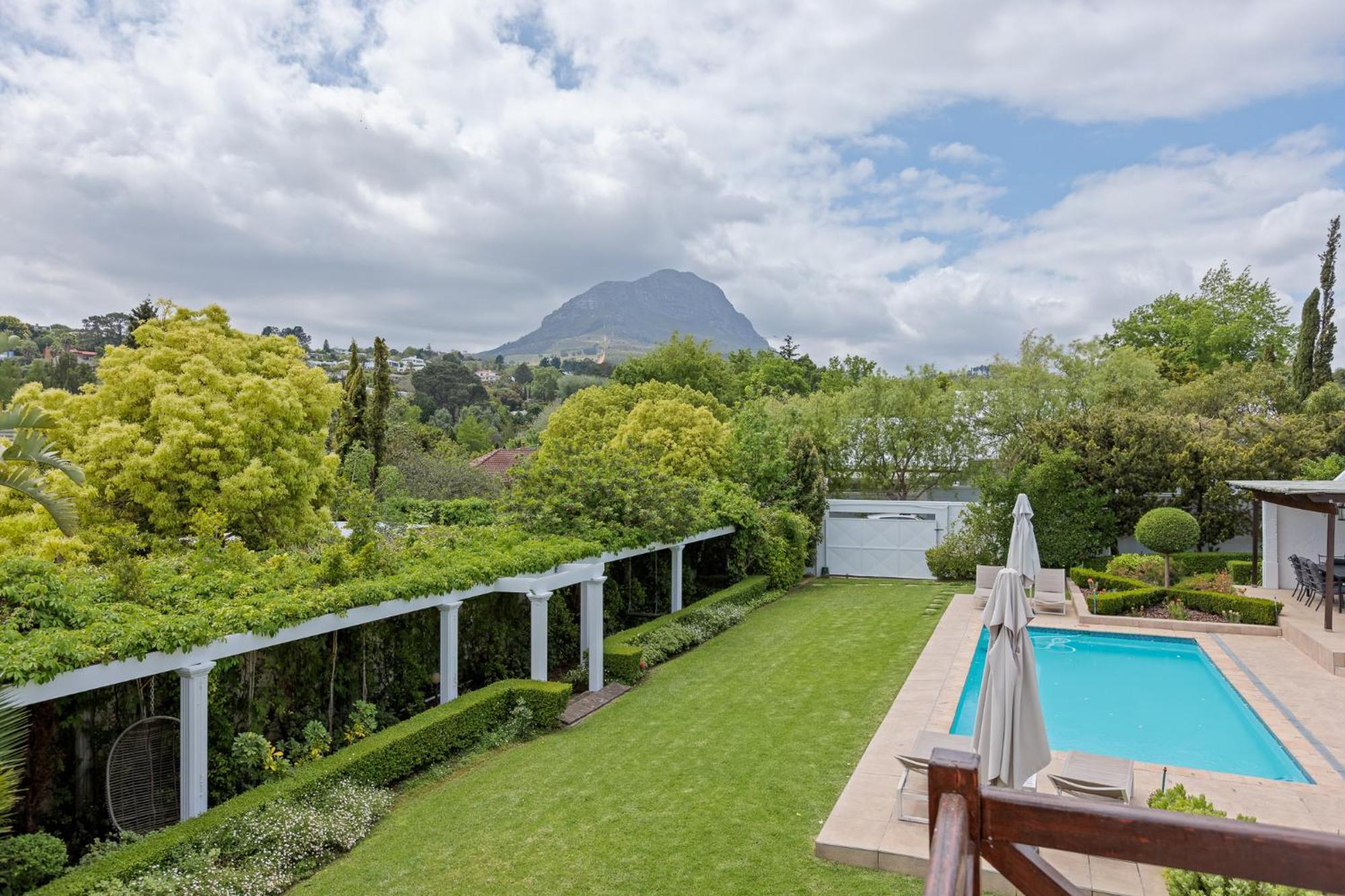 Die Rietdak - Reetdachhaus Mit Vier Schlafzimmern Cape Town Dış mekan fotoğraf