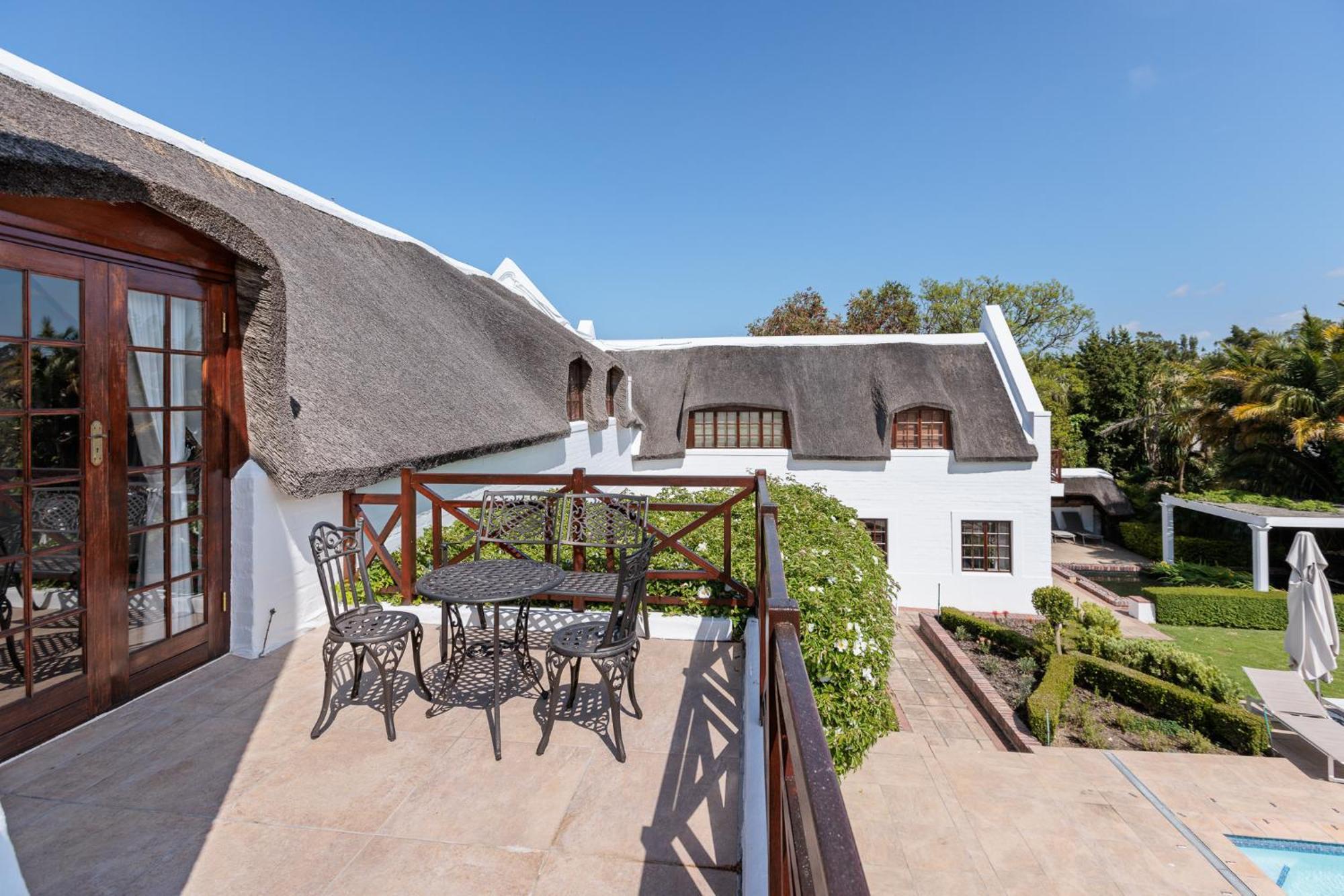 Die Rietdak - Reetdachhaus Mit Vier Schlafzimmern Cape Town Dış mekan fotoğraf