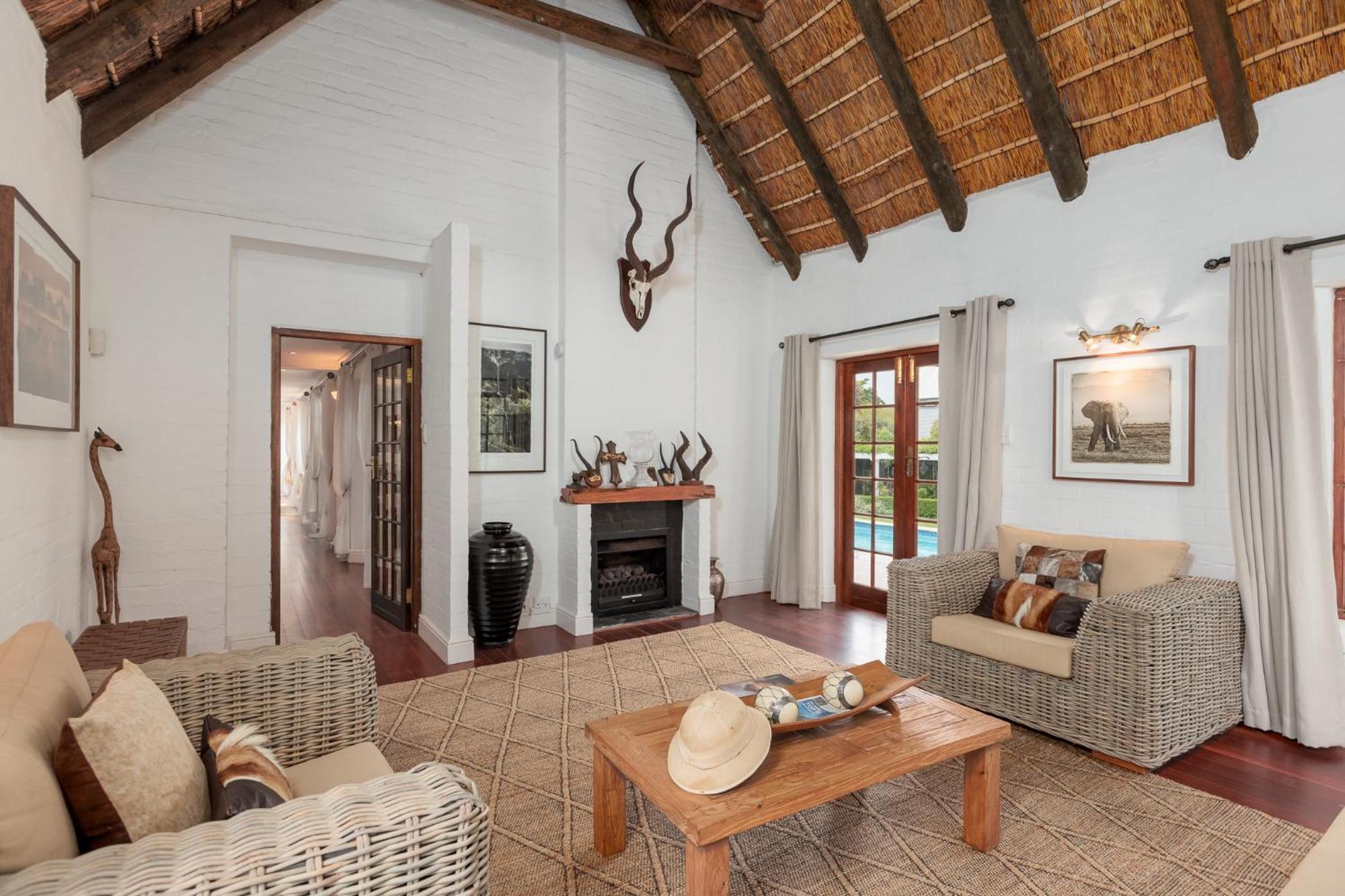 Die Rietdak - Reetdachhaus Mit Vier Schlafzimmern Cape Town Dış mekan fotoğraf